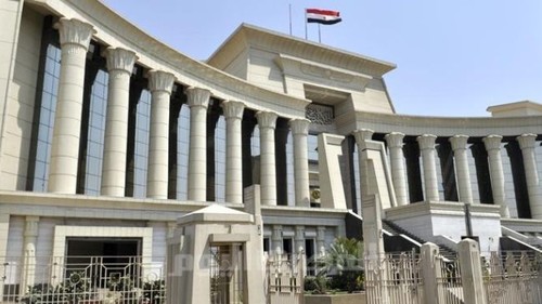 Egypt begins the largest-ever trial of Morsi supporters - ảnh 1
